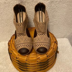 Annie Pinky Shoes Heels Sandals Beige Brushed Suede Leather Zip Up Back Size 7